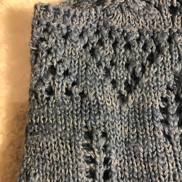 2/$15 HOLLISTER Flowy Blue Crochet Racer Back Tank - Picture 4 of 7